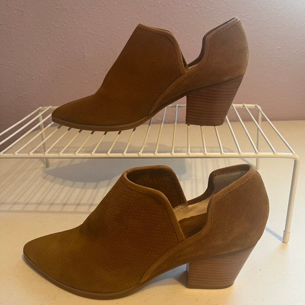 Seychelles brown perforated 2 inch block heel shoe closed toe size 10